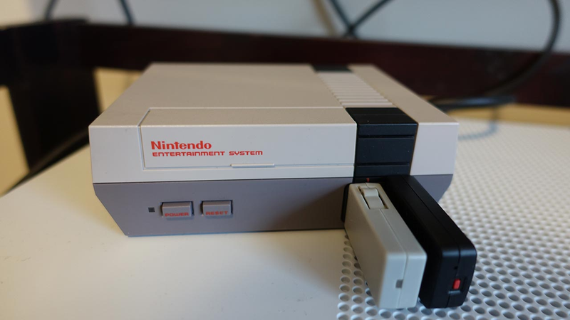 Illustration for article titled The NES Classic Is So Much Better With a Wireless Controller